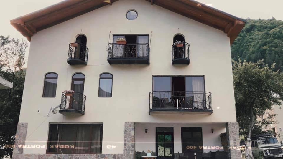 Laghami Guest House Mestia Eksteriør bilde